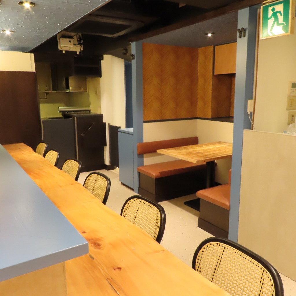 ■店舗紹介<br />【貸切 1名様× 34席】<br />　貸切タイプ　　店<br />　人　　　数　　着席＋立食<br />　　　　　　　　着席時34名様<br />　　　　　　　　立食時最大40名様<br />　　　　　　　　まで可能<br />　禁煙・喫煙　　全席禁煙※外で喫煙可能